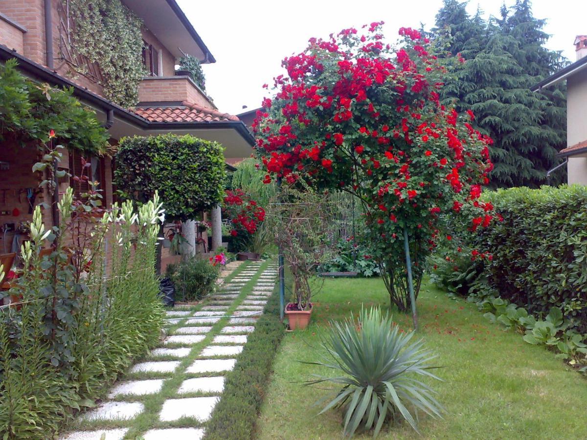 B&B Les Fleurettes Lomazzo Exteriör bild